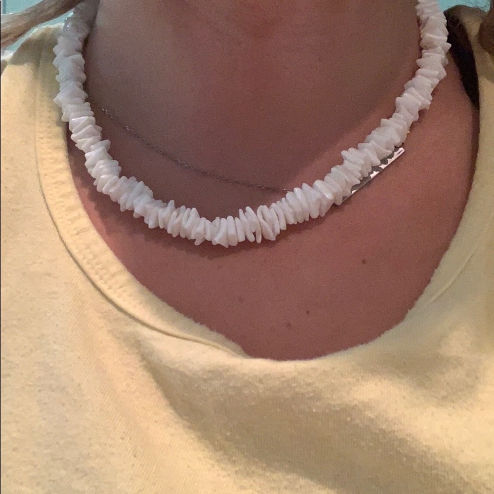 SHELL NECKLACE. - Picture 2 of 3